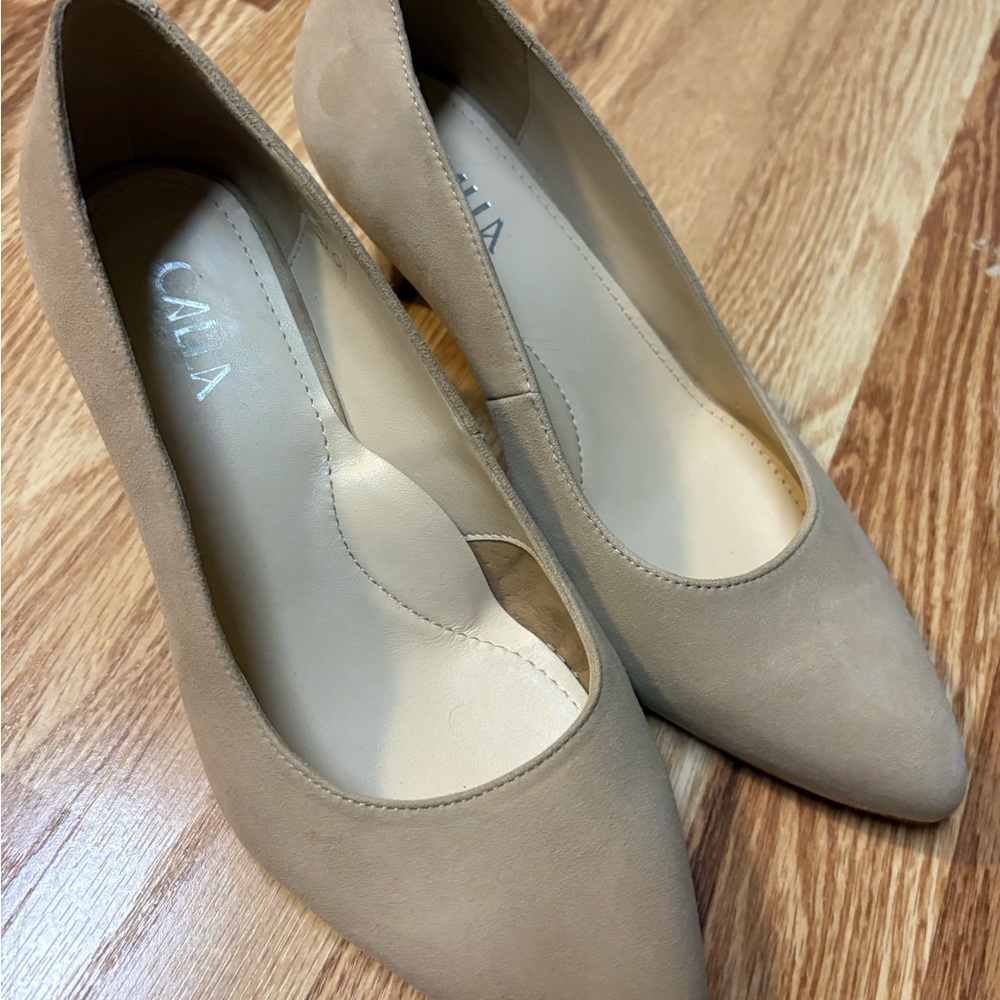 Calla Eva Suede Pumps